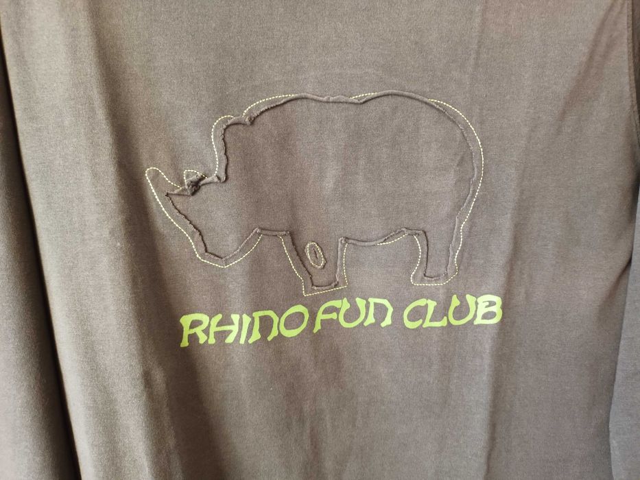 T-shirt com rinoceronte