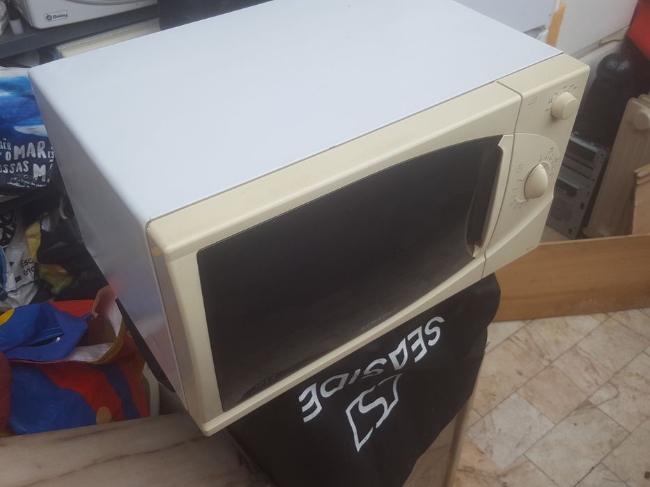 Microondas  Samsung  grande  a funcionar 100%