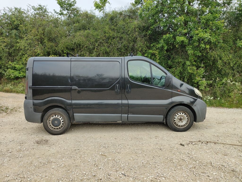 Opel Vivaro Trafic 1.9 DTi 2003r Hak Webasto Radio Bluetooth ZAMIANA