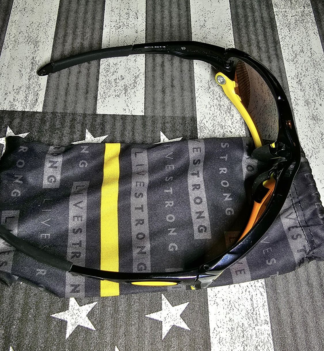 Okulary Oakley Jawbone Livestrong używane