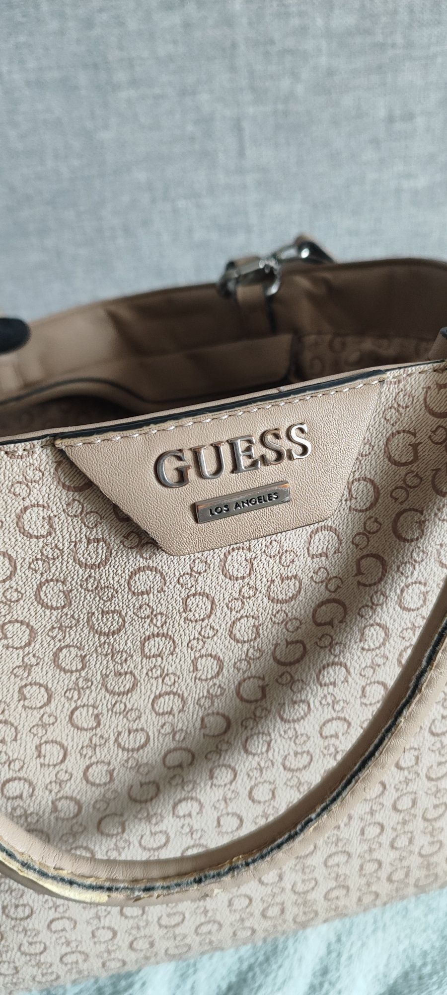 Torebka GUESS beżowa emblematy