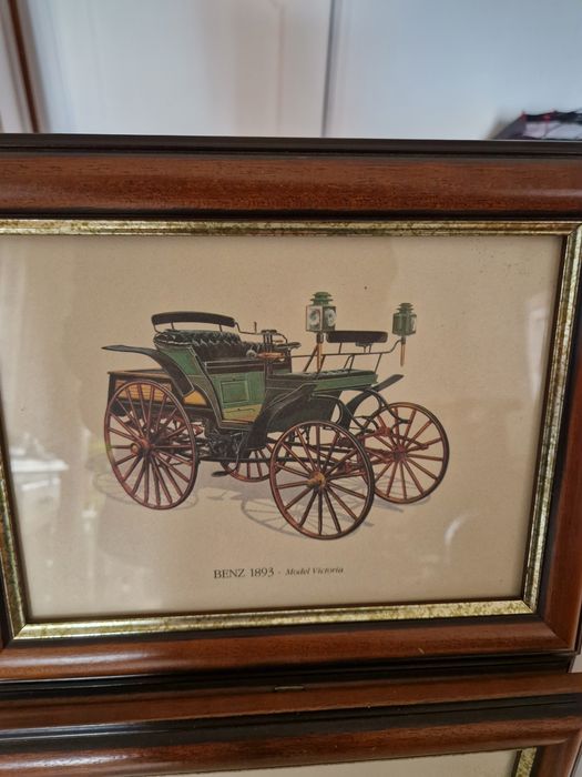 Quadros antigos com réplicas de carros