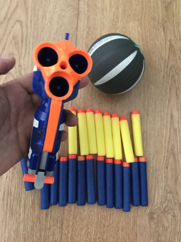 Pistola de lança dardos Nerf Elite Triad 3-EX