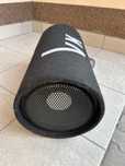 Tuba basowa samochodowa