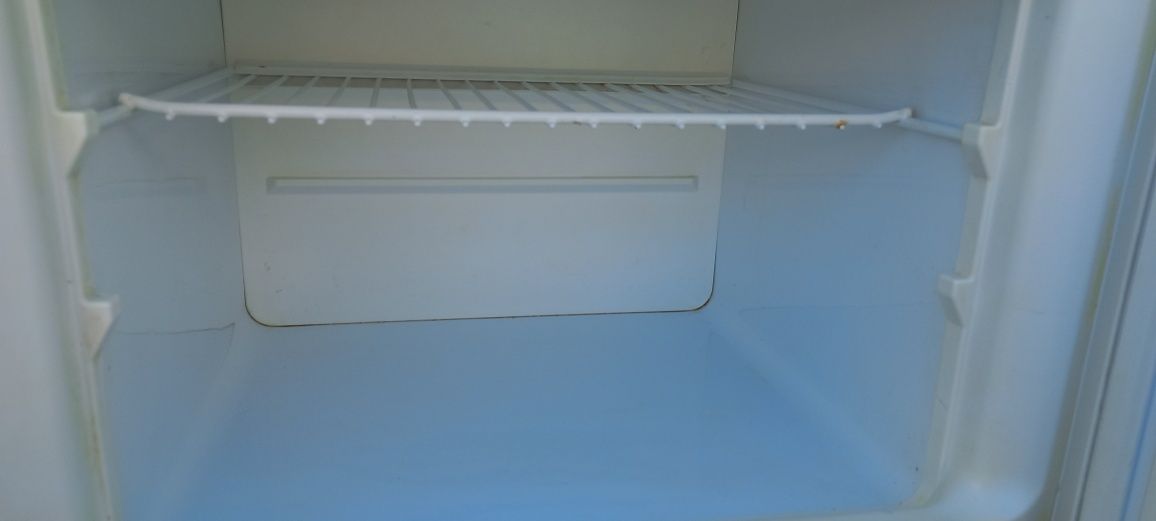 Холодильник двухкамерный VESTEL (под ремонт)