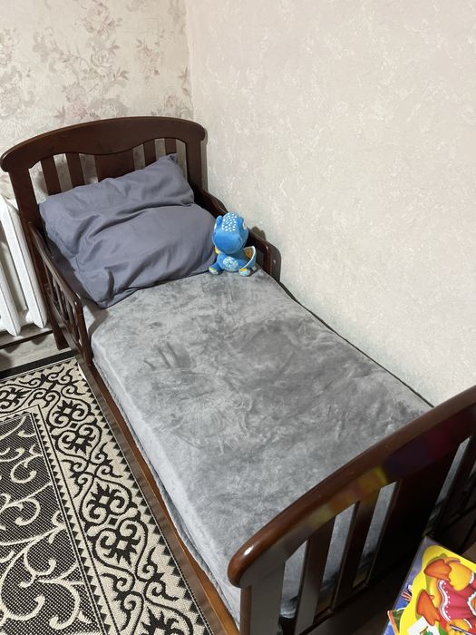 Ліжко підліткове натуральне дерево + бу матрац