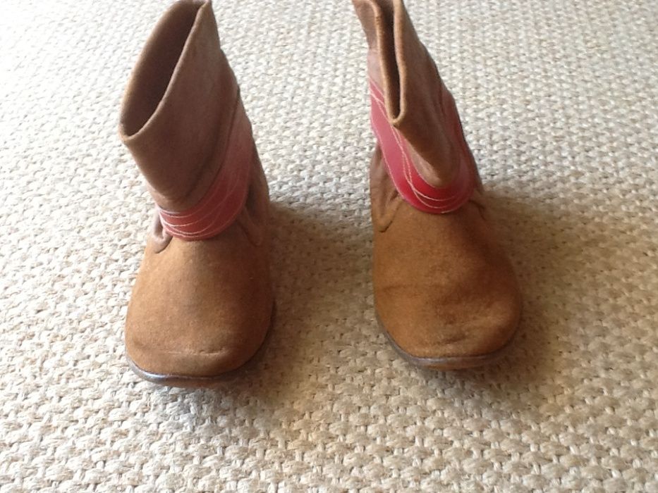 Bota chã, ou bota de vilão, calçado do traje típico da ilha da Madeira