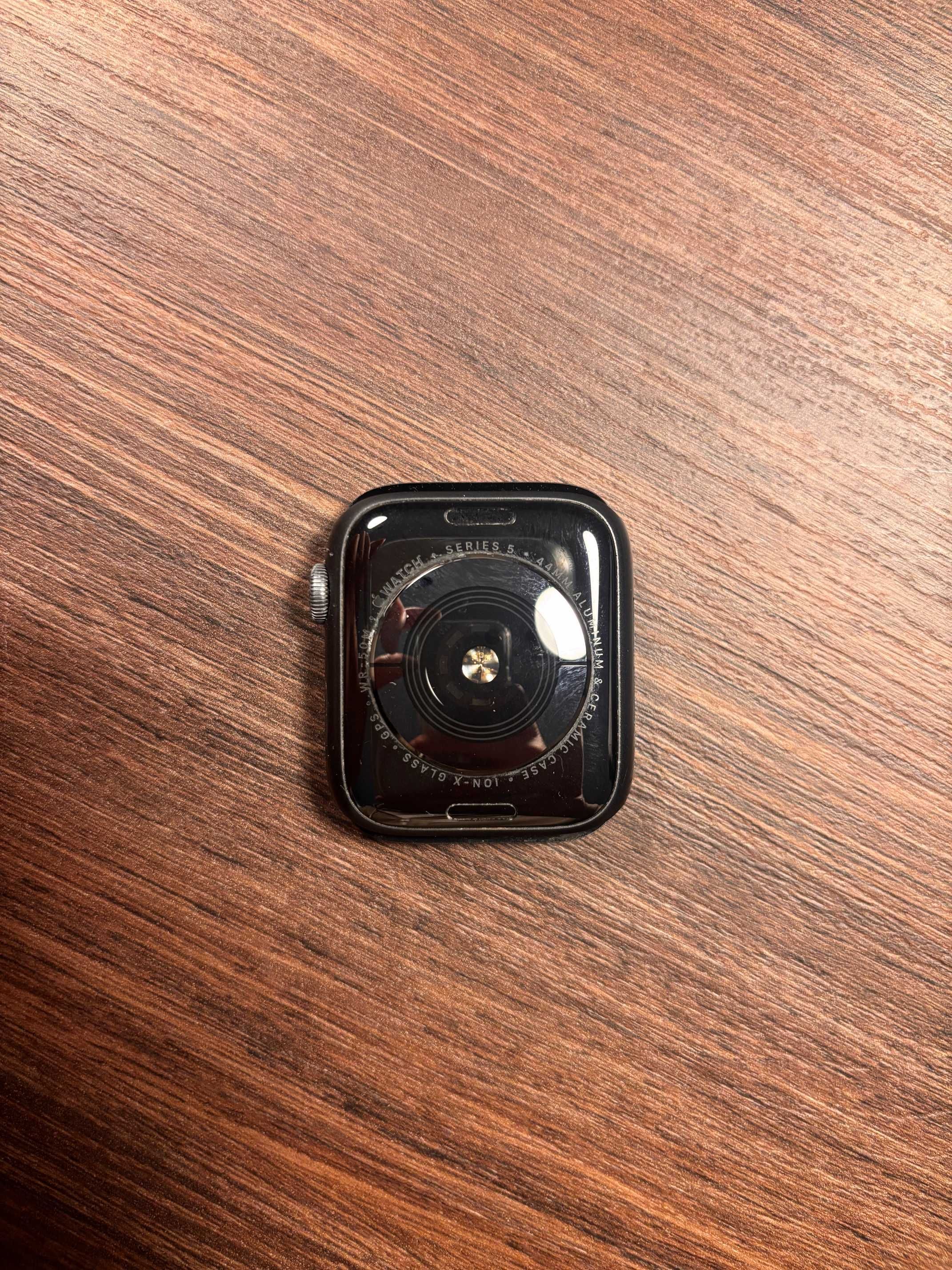 Apple Watch Series 5 44mm c/ caixa