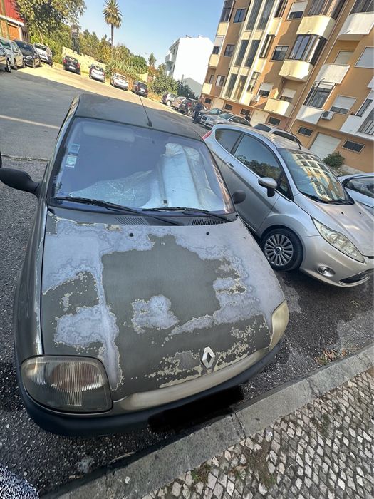 Renault clio cizento