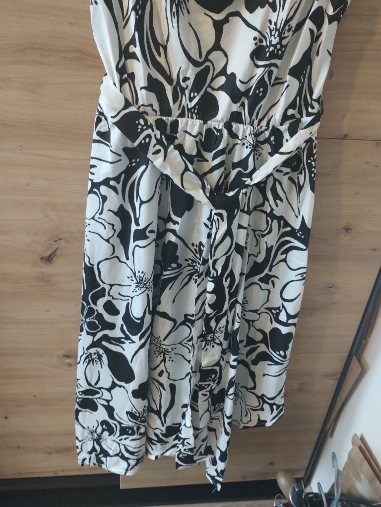 Długa asymetryczna sukienka Mohito r.42