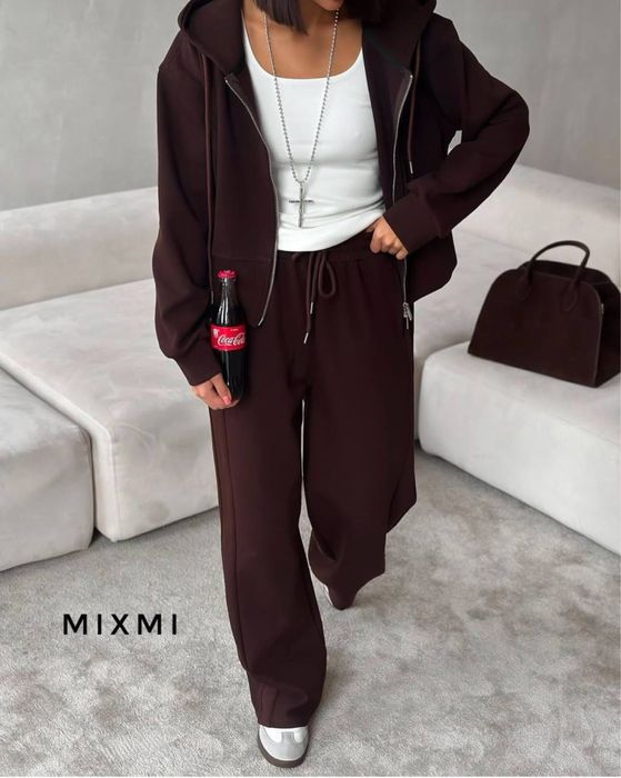 Жіночий костюм спортивний весняний