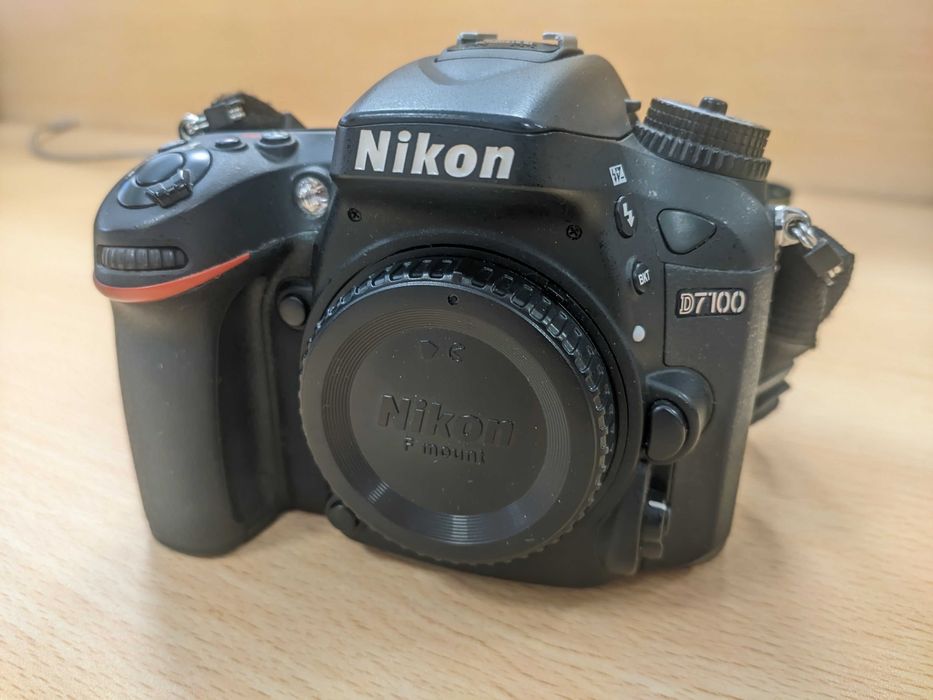 Nikon D7100 com 9300 disparos (inclui corpo, bateria e carregador)