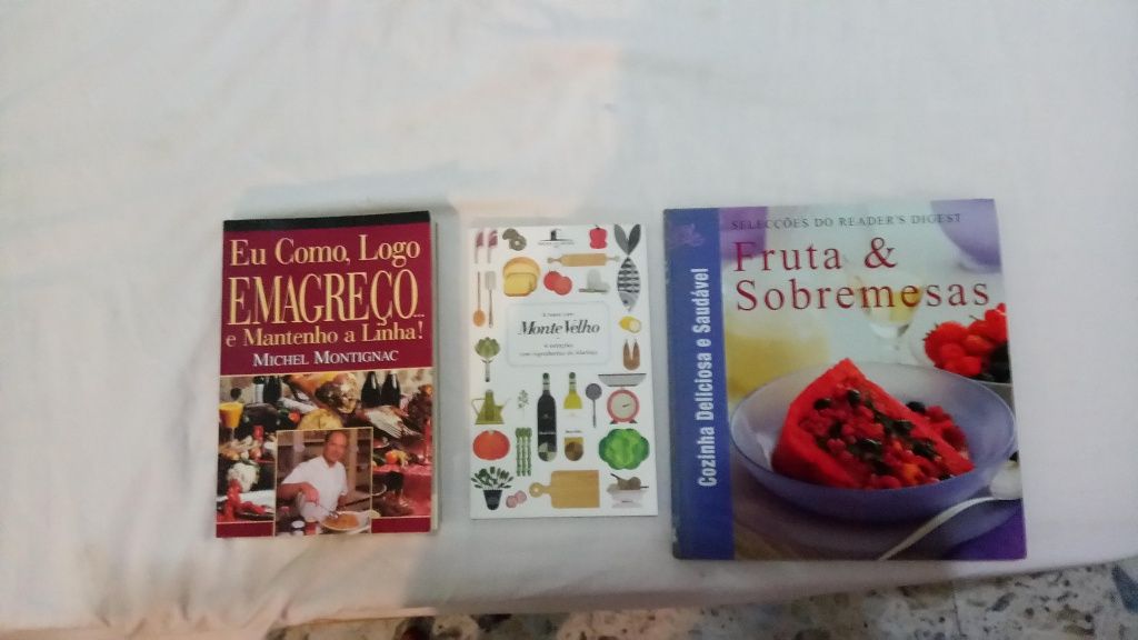 Livros sobre sobremesas vinhos e alimentação dietética