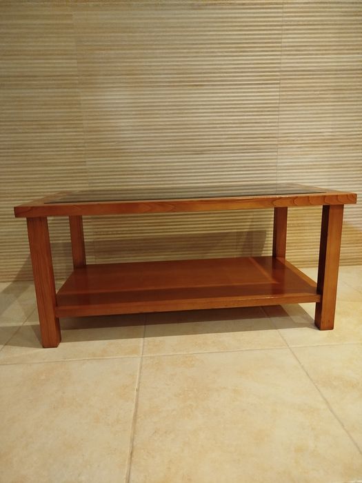Mesa de centro com vidro