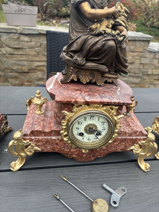 Антикварний камінний годинник канделябра підсвічники механічний