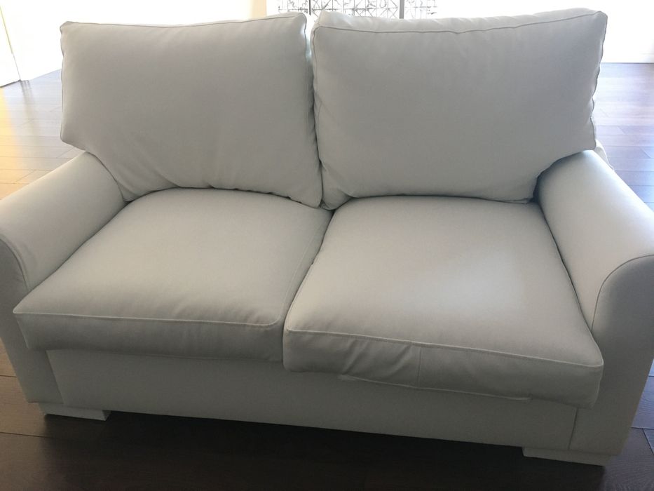Sofá branco forrado