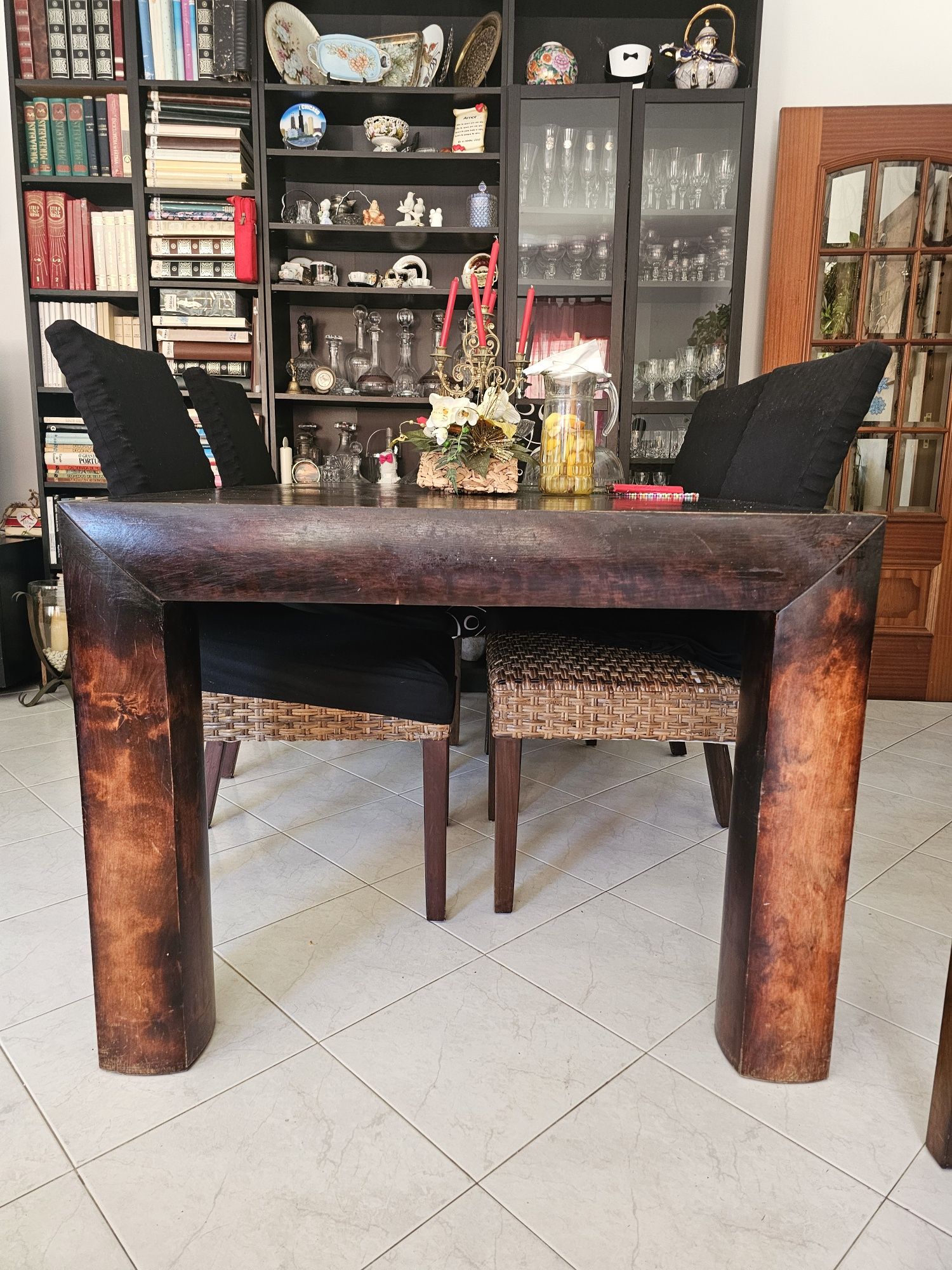 Vendo mesa + 6 cadeiras (URGENTE)