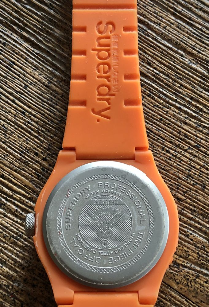 Sportowy zegarek na rękę SuperDry Made in Japan wakacje kolor