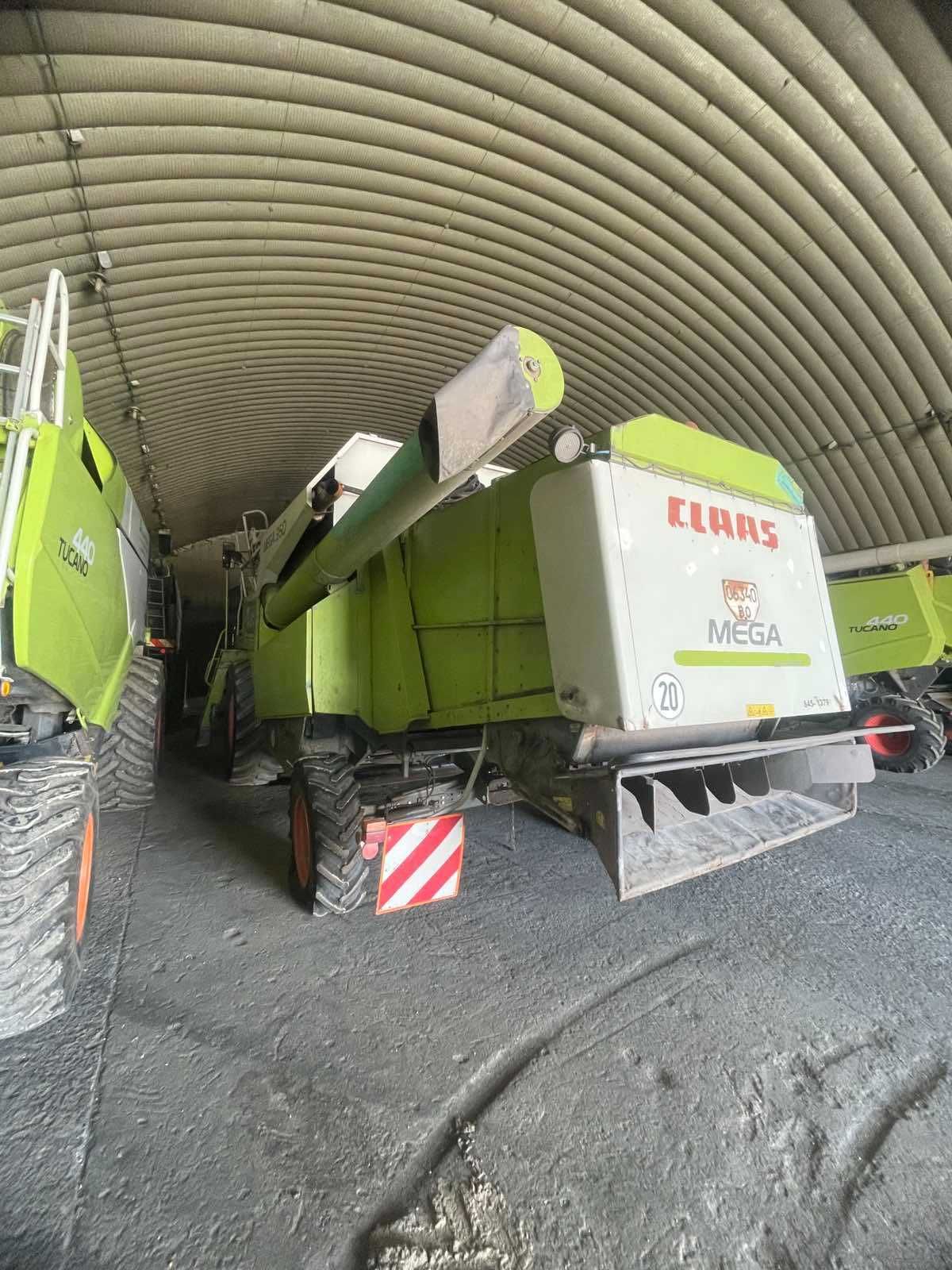 CLAAS MEGA 360 2007 року з жаткою 6,6м та Ріпаковим столом