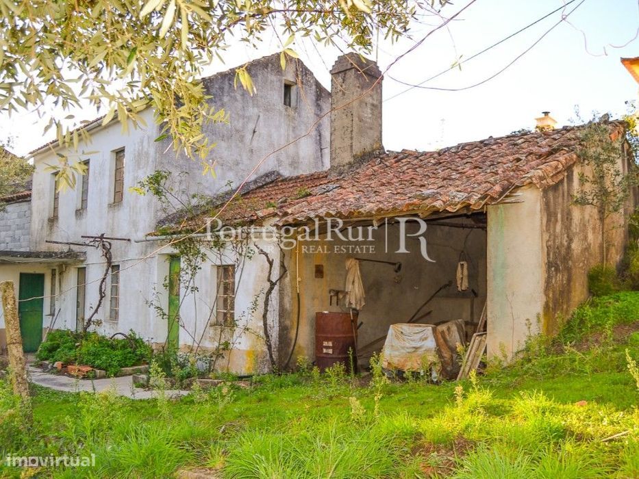 Casa Rústica com quintal e anexo para recuperar em Proença-a-Nova