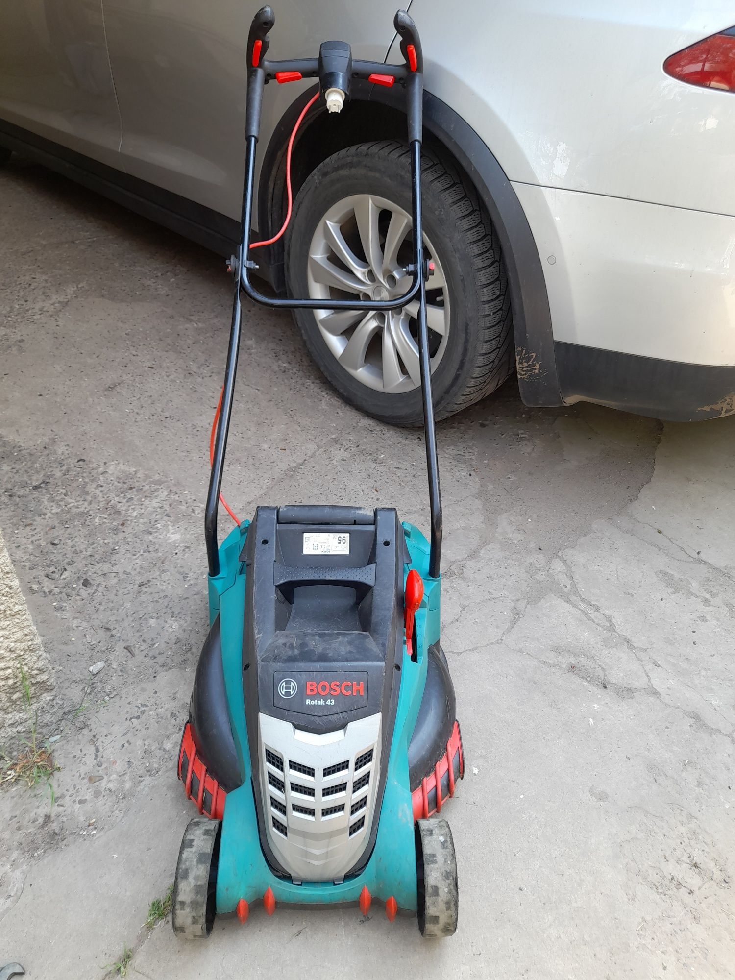 Запчасти, газонокосилка Bosch rotak 43 .