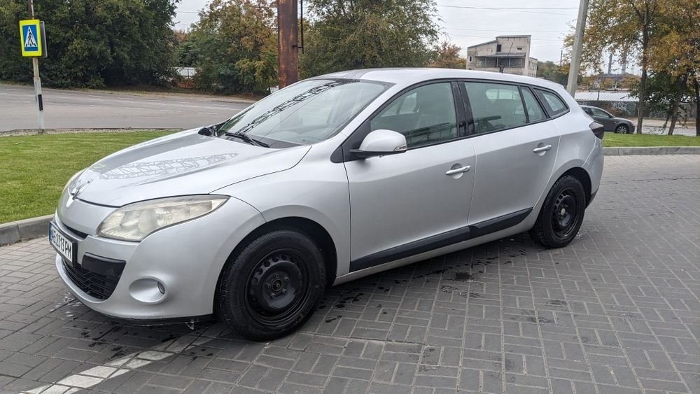 Renault megane 3 2010 год 1.5 дизель пробел 273