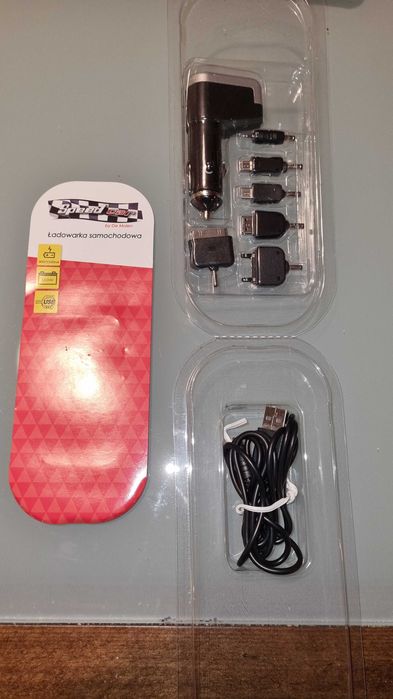 Ładowarka samochodowa z przejściówkami na mini USB, micro USB i inne