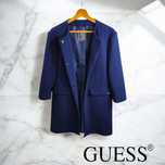 Granatowy płaszcz damski Guess M minimalistyczny elegancki