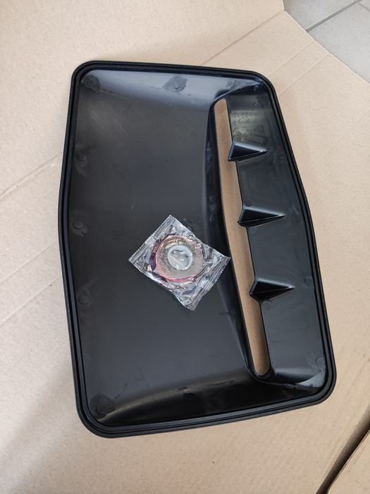 Воздухозаборник на капот