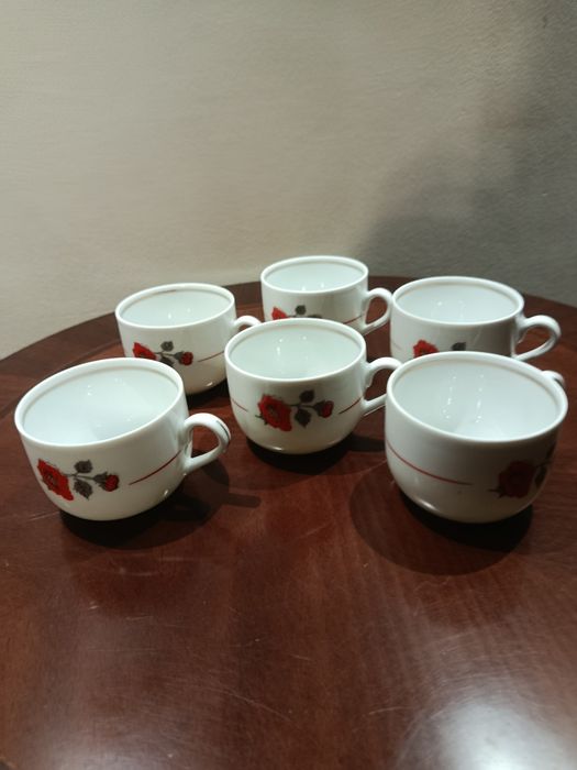 Śliczny stary zestaw sześciu filiżanek porcelana Karolina
