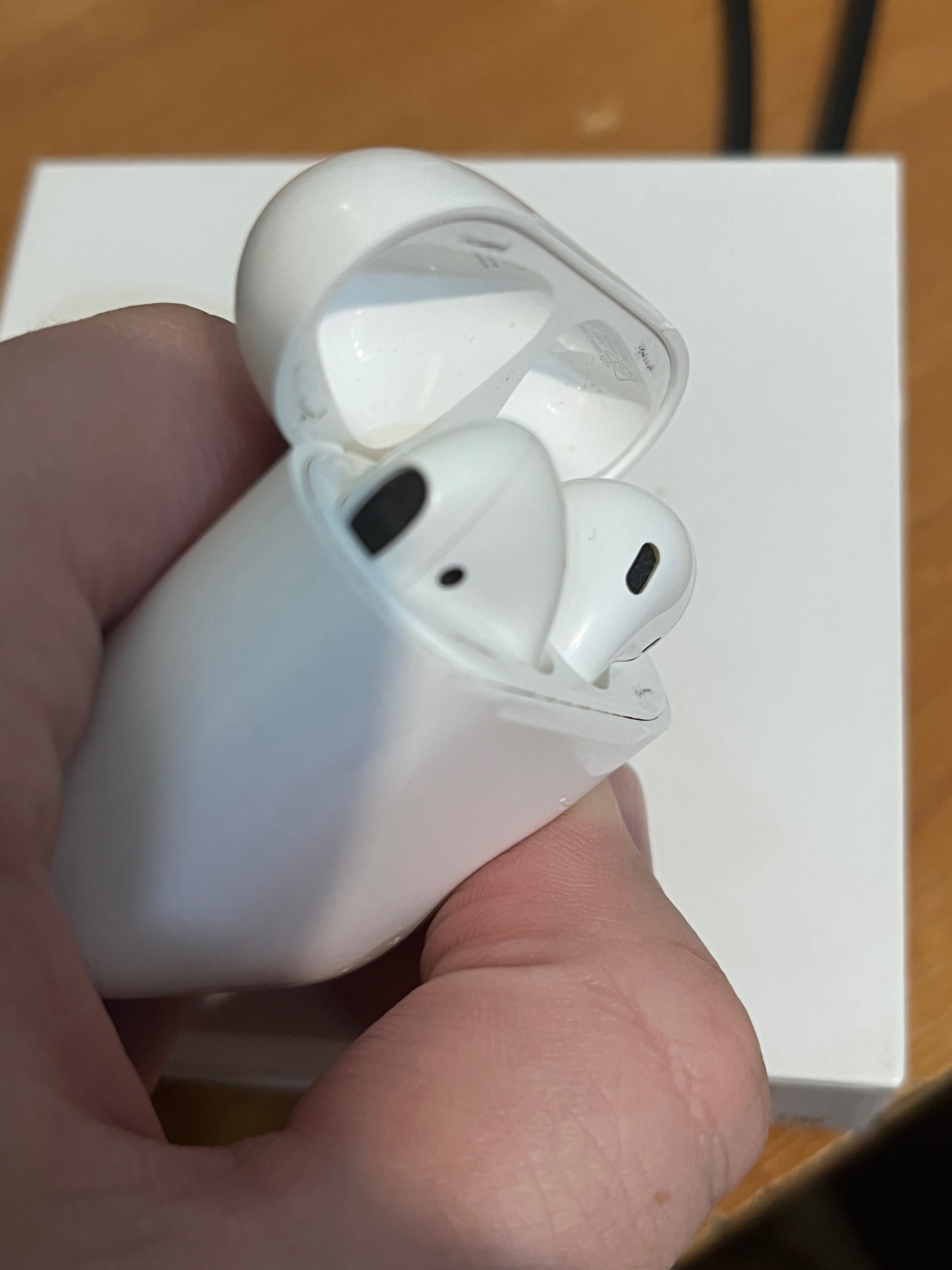 Продам Apple AirPods 2