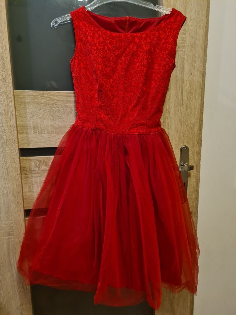 Czerwona sukienka rozkloszowana r.34