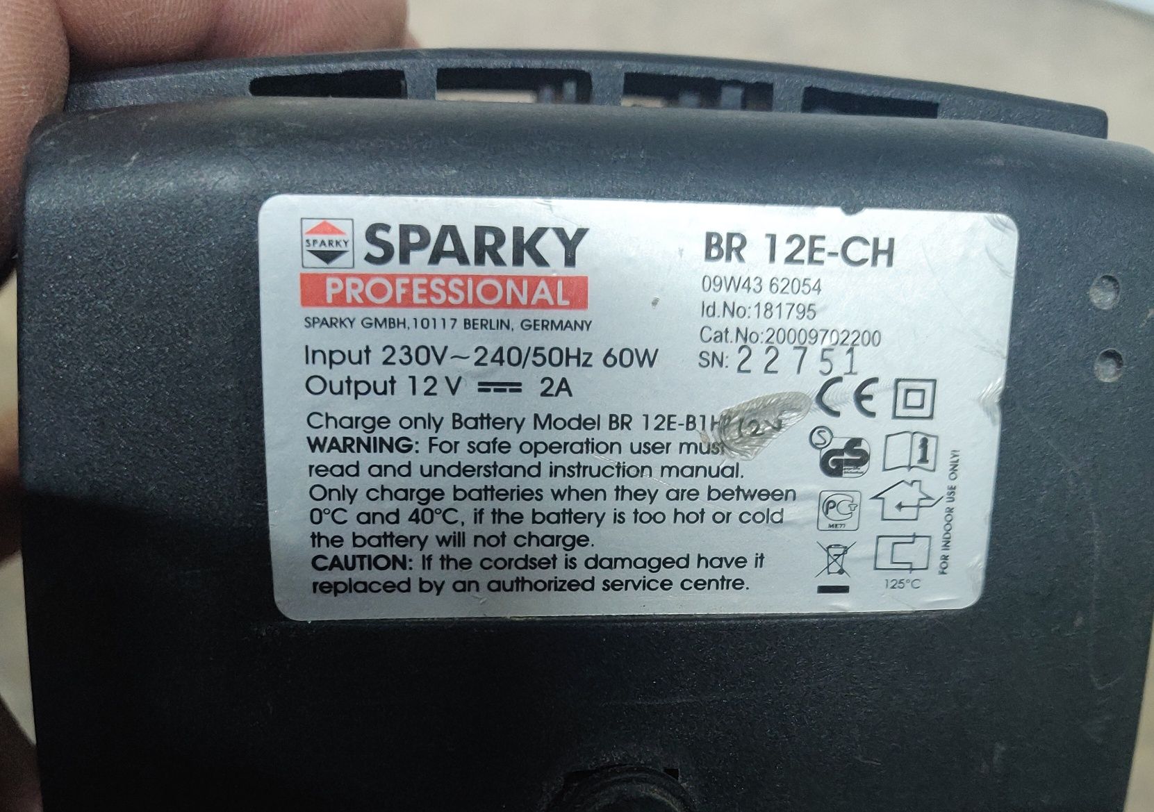 Зарядное устройство Sparky с АКБ