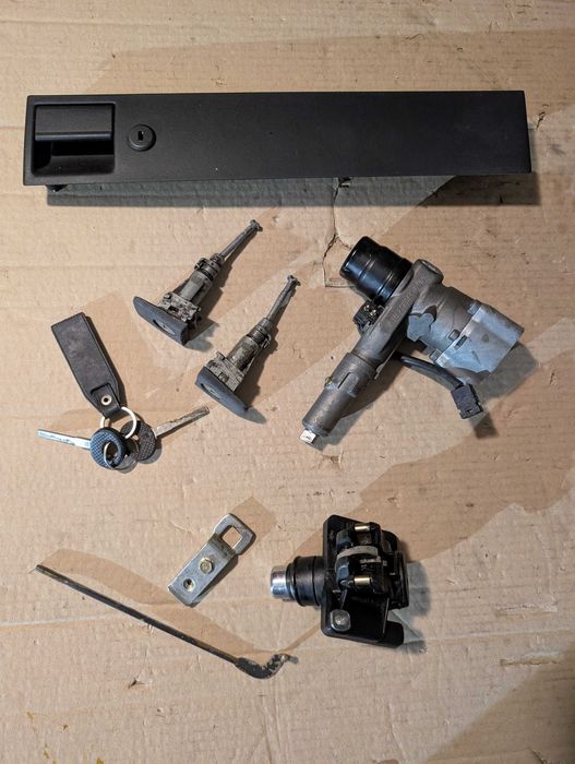 Zestaw zamków do Mercedesa W201