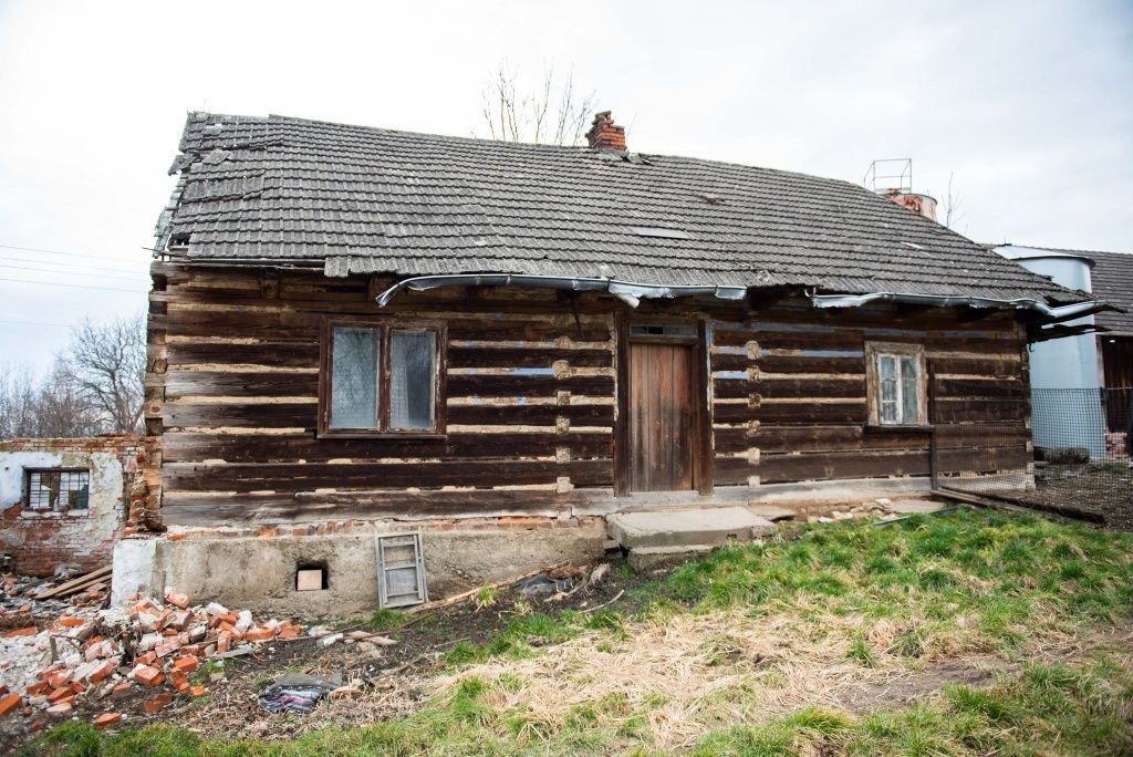 Stary 100 letni dom drewno do rozbiórki