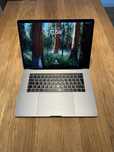 MacBook Pro 15” 2018 – i9 / 32 GB RAM / Radeon Pro – bardzo dobry stan