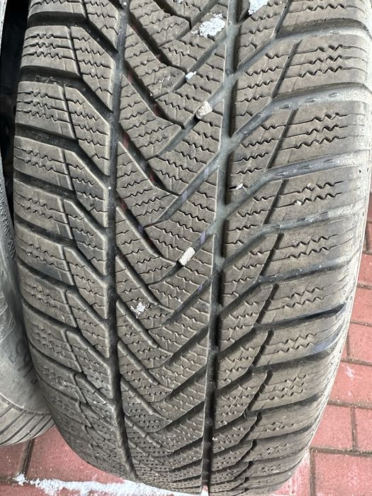 225/65R17 зимова 22року