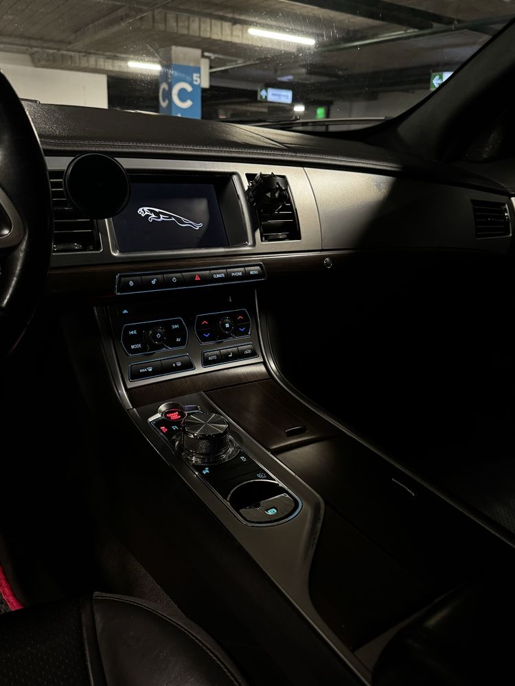 Найтильніший JAGUAR XF 2012 року 3.0 бенз