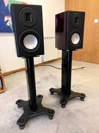 Colunas Monitor Audio Platinium PL100II com stands dedicados