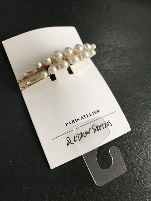 & Other Stories dwie nowe wsuwki spinki perełki złote