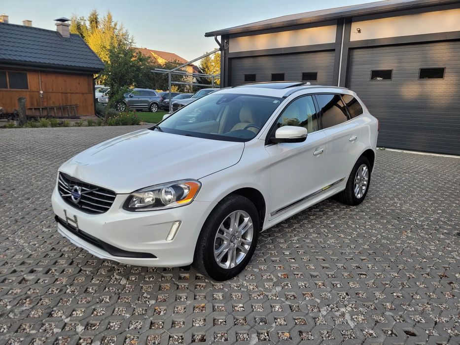 Volvo XC 60 3.2 MY2014 LIFT lekko uszkodzony FV23%