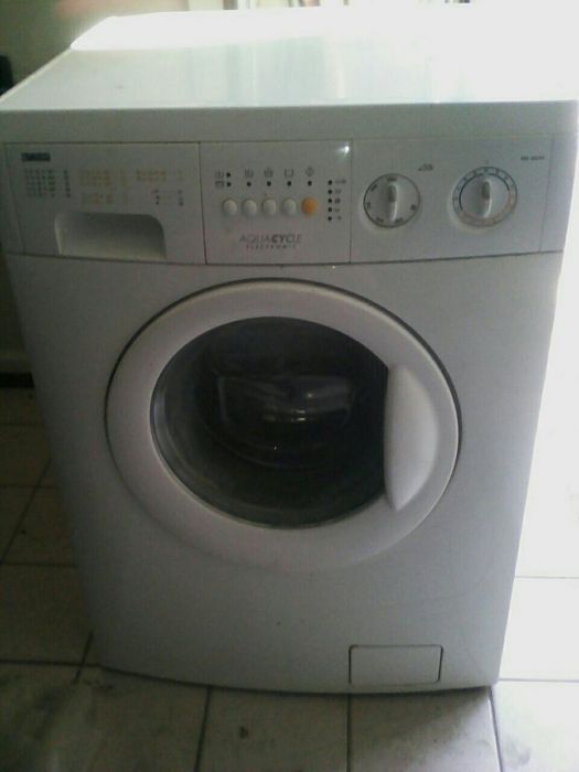 Продам стиральную машинку Zanussi