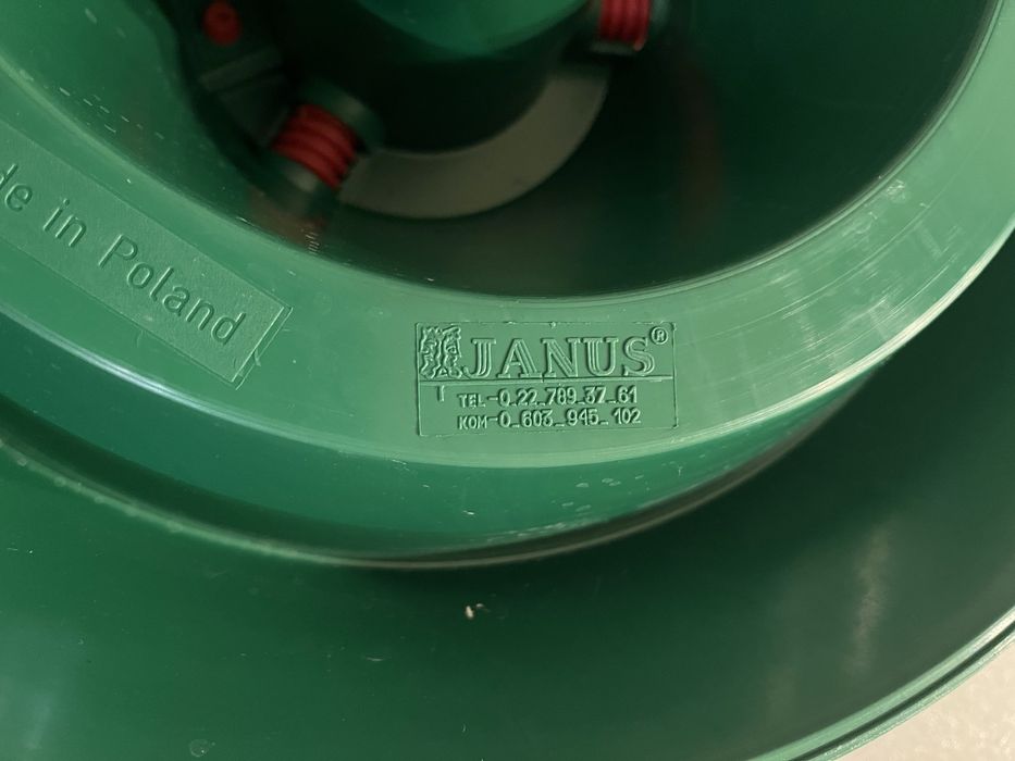Stojak pod choinkę . W dobrym stanie nie jest potrzebny .
