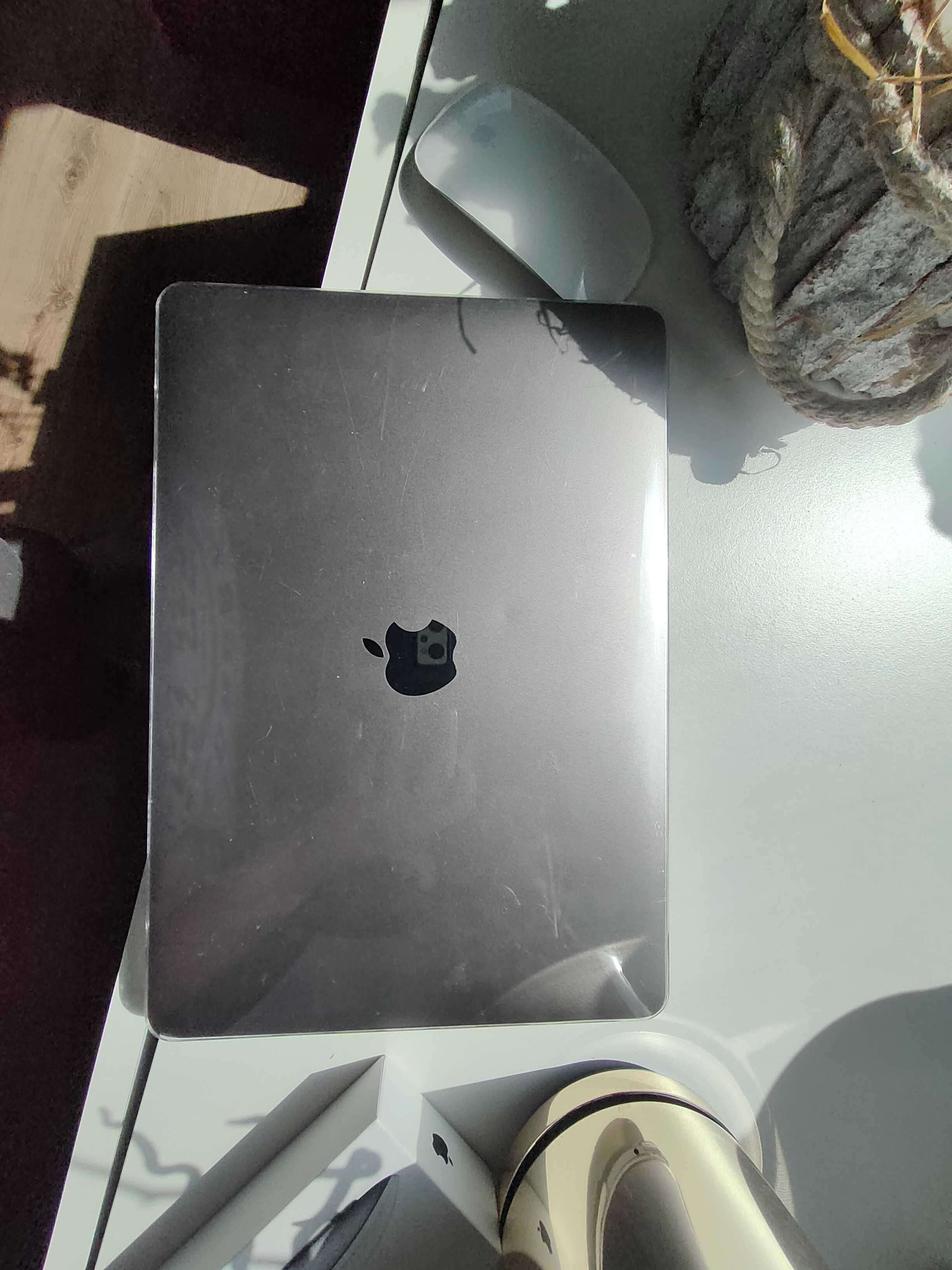 Okazja  MacBook pro13 A1708  super stan 256gb