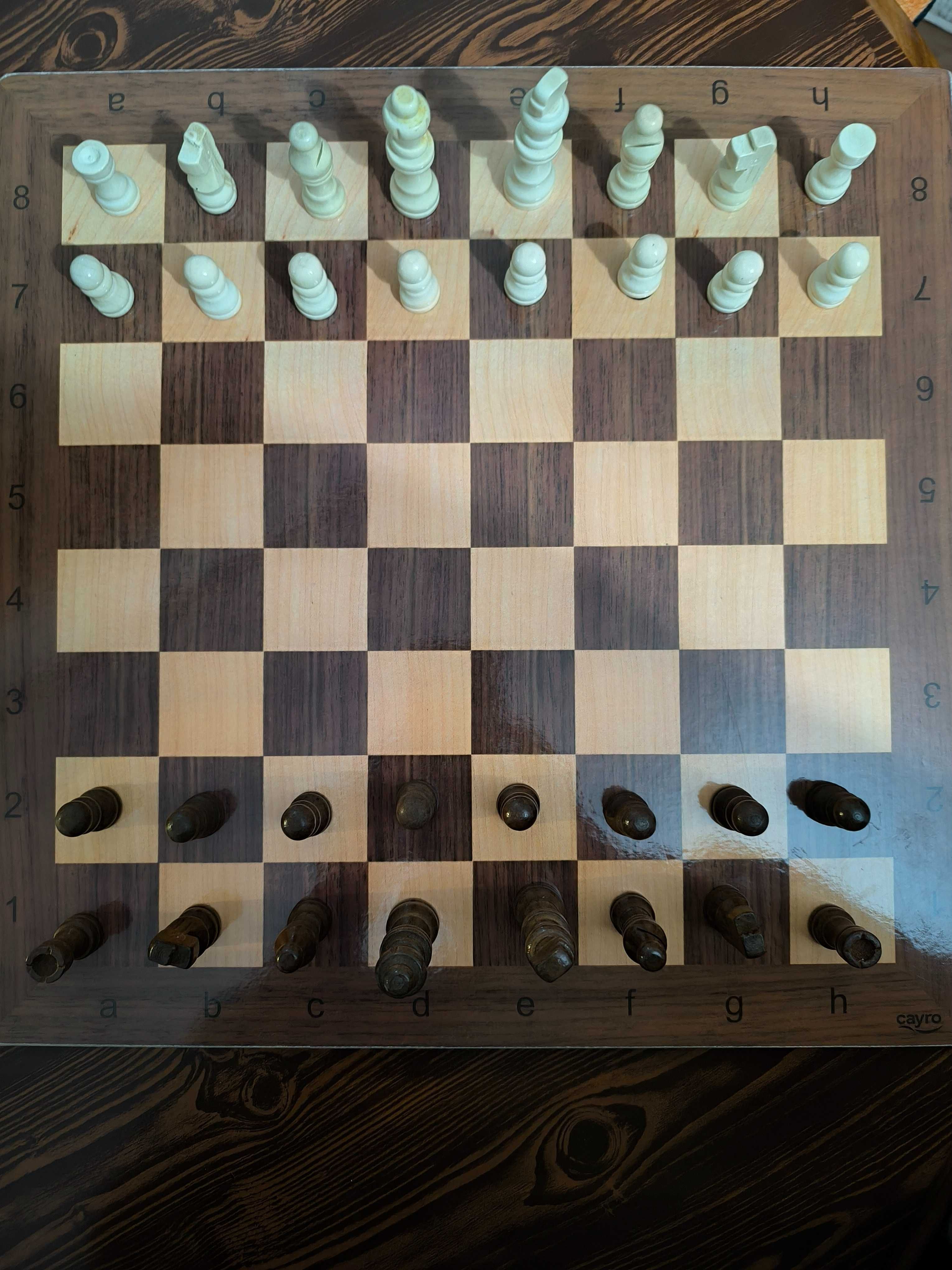 Jogo de xadrez e dama semi-novo completo