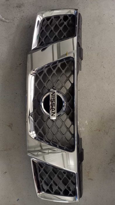 Nissan Navara Przedni Grill Atrapa 310EB400