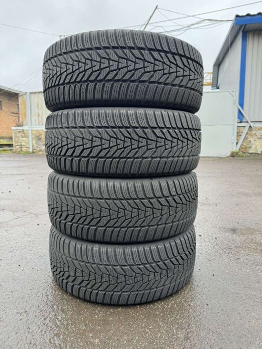 Майже нові зимові шини Hankook 225/45 R18
