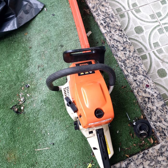 Moto serra a funcionar muito bem