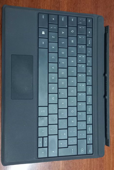Surface 3 - TecladoEspanhol com etiquetas português