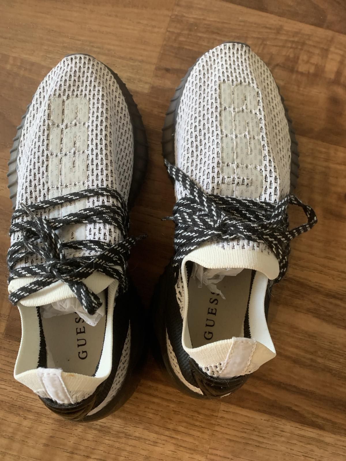 Брендовые кроссовки GUESS ( оригинал), 42р.
